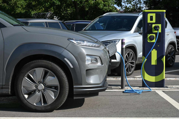Installation borne de recharge Istres